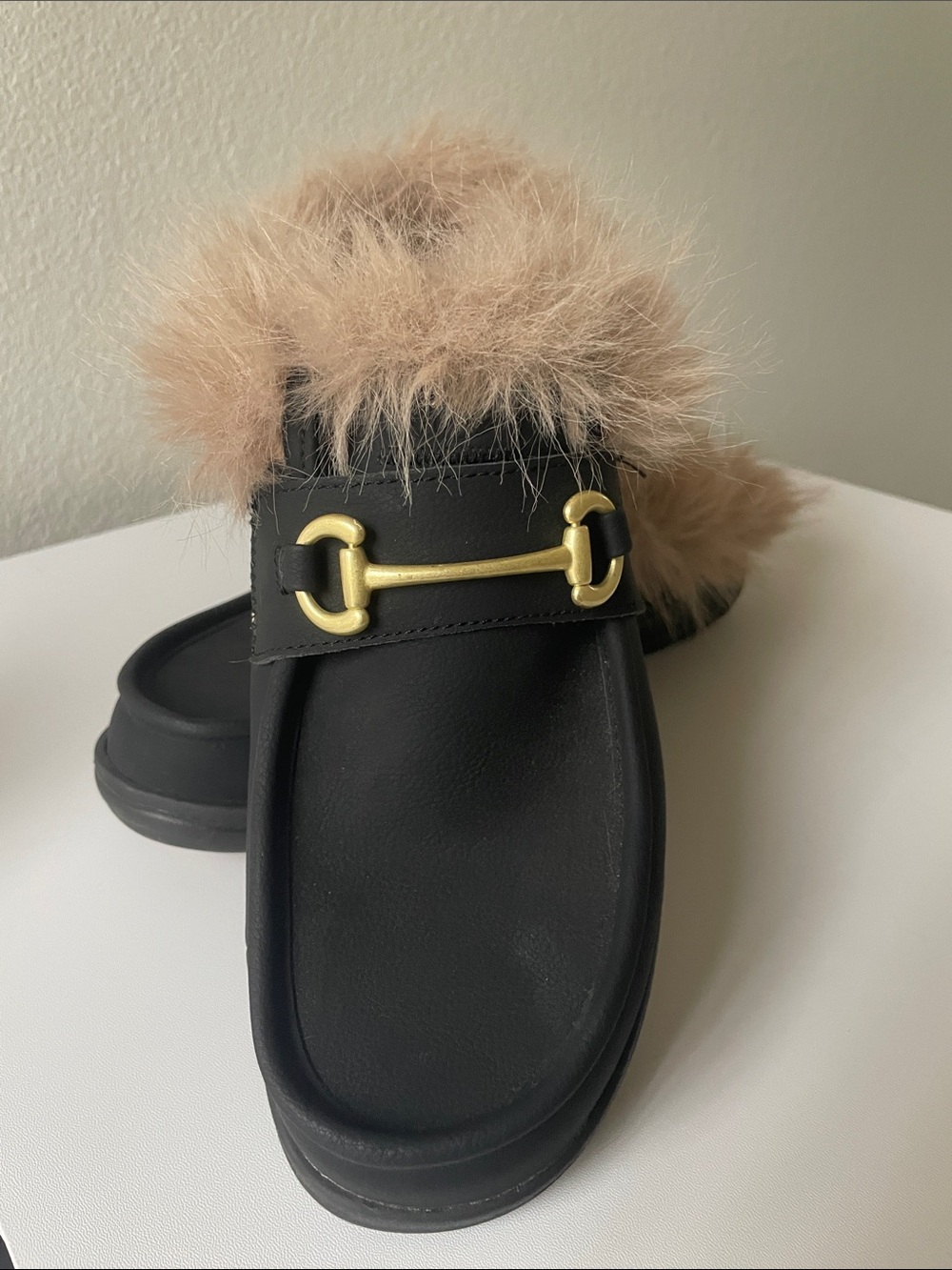 MARKET HEY DUDE Black Fur-Trim Slide with Gold Bit Detail